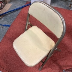 小型折り畳みイスの画像