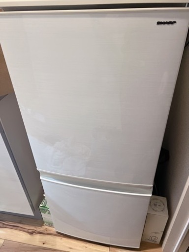 現役で使えます SHARP137L冷蔵庫