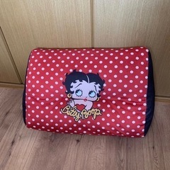 ベティ　クッション　アメリカ