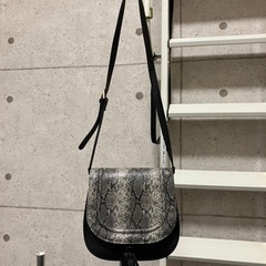 ショルダーバッグ　蛇柄　パイソン柄