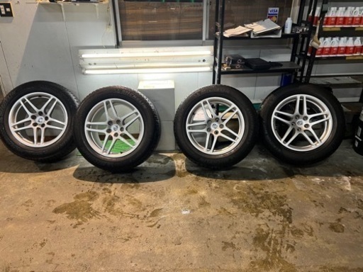 車のパーツ タイヤ、ホイール