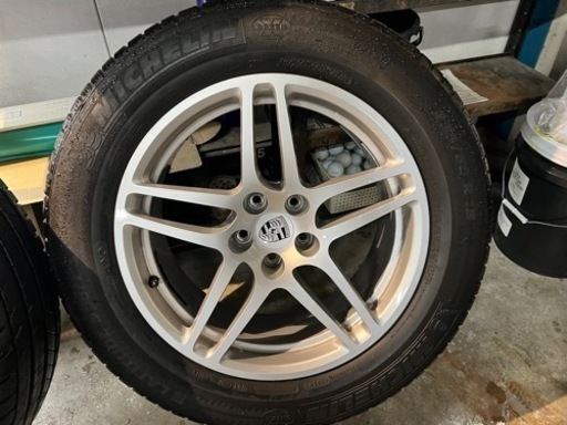 車のパーツ タイヤ、ホイール