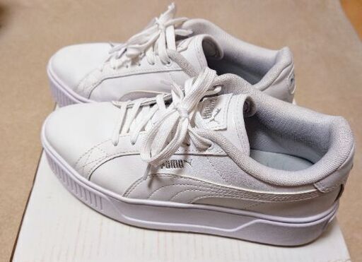 PUMA レディース　スニーカー　23.5cm