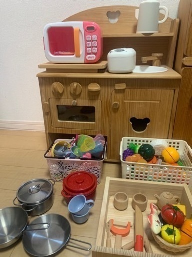 トッドル　専用まな板付き　おままごとキッチン　レンジ、小物付き