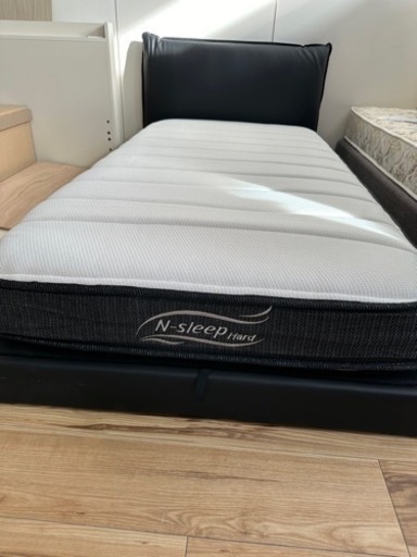 ニトリシングルベットフレームとNsleep マットレス シングルベッド