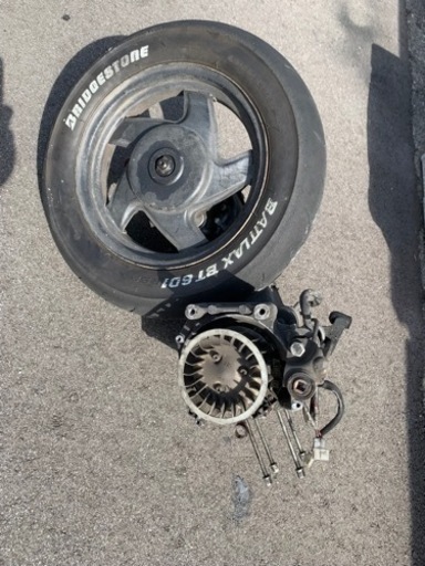 ビーウィズ100.グランドアクシス100エンジン腰下