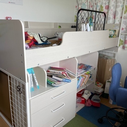 ニトリ　子供ベット、本棚、引き出し収納、机セット