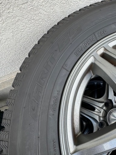 車のパーツ タイヤ、ホイール