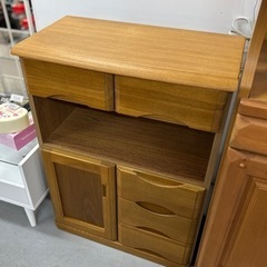 木製の低め収納棚