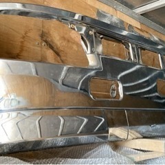 【新品訳アリ】日野 グランド プロフィア フルメッキバンパーとメッキリップ・メッキバンパーガニッシュのセットの画像