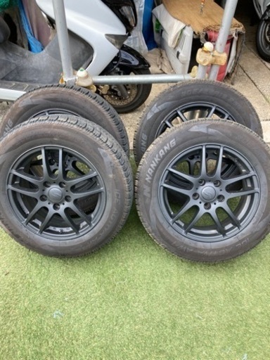 新しいスタッドレスタイヤ4本セット