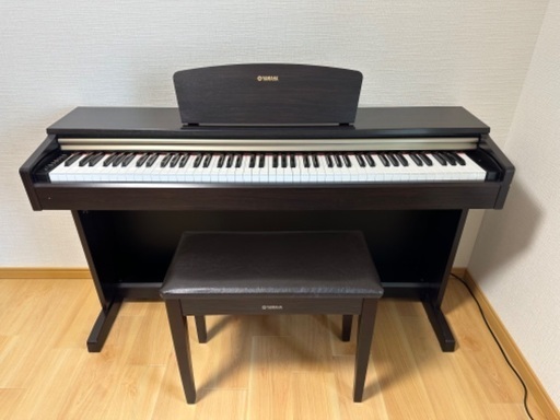 美品】電子ピアノ&椅子 YDP-151 （パッと明るい！白いデジタル