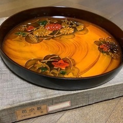 【新品・未使用】  合成漆器 花小紋柄 漆塗り 丸盆 おぼん 35cmの画像