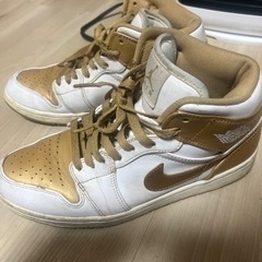 NIKE エアジョーダン1レトロの画像