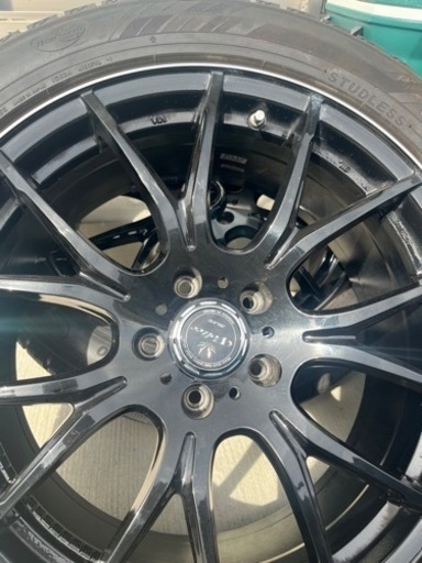 車のパーツ タイヤ、ホイール