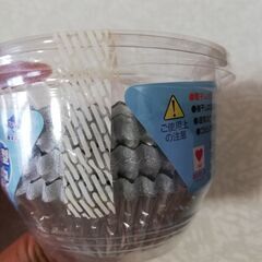 手袋、プラスチックスプーン、ホイルケースの画像