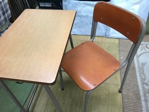 学校と同じ机と椅子セット×12