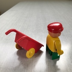 LEGO デュプロ　動物園作業員　フィグ　赤い台車付きの画像