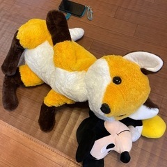 ミッキーとぐったり、キタキツネおもちゃ おもちゃ ぬいぐるみの画像