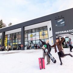 【人気マウンテンリゾートの営業企画・店舗開発職】東証グロース上場の日本スキー場開発株式会社グループ／月給22万〜！／昇給年2回！／従業員割引制度／IJUターン支援あり_307の画像