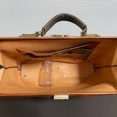 【引き取りに来てくださる方】ドクターバック(革製品)の画像