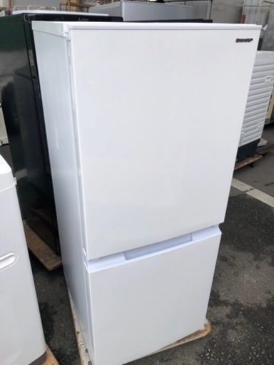 北九州市内配送無料　保証付き　２０２２年　シャープ SHARP 冷蔵庫(幅49.5cm) 152L つけかえどっちもドア 2ドア ホワイト SJ-D15G-W
