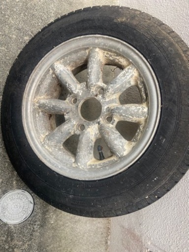 車のパーツ タイヤ、ホイール