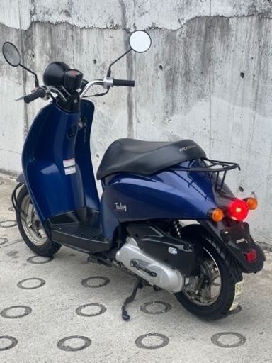 大人気セール‼️低走行9000キロ?‍♀️安心のバッテリー新品✨️リアタイヤ新品✨️スパークプラグ新品?嬉しいオイル交換済み♻️燃費重