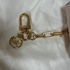 MICHAEL KORSエアーポッズ ケースの画像