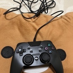 PS4用有線コントローラーの画像