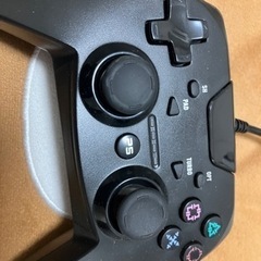 PS4用有線コントローラーの画像