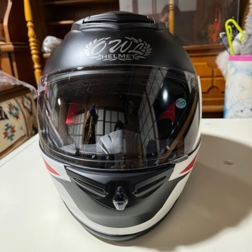 ヘルメット　スペインブランド　フルフェイス　サングラス内蔵