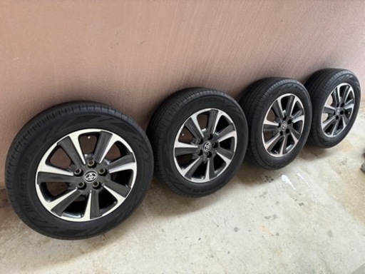 車のパーツ タイヤ、ホイール