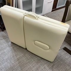 配達可【エステ　マッサージ　折りたたみベット】クリーニング済み【管理番号10703】
