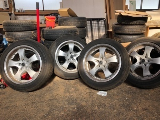 車のパーツ タイヤ、ホイール