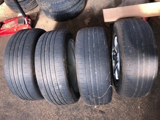 車のパーツ タイヤ、ホイール