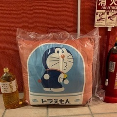ドラえもん　レトロ柄クッション　BIGサイズ　新品未使用未開封品の画像