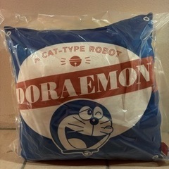 ドラえもん　レトロ柄クッション　新品未使用未開封品