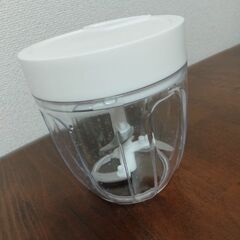 ニトリ 引っ張りみじん切り器 Mサイズ