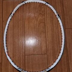 バドミントンラケット(YONEX)ボルトリック7Ｅチューン  付...