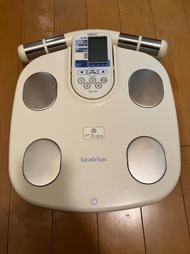 体重計　OMRON karadascan