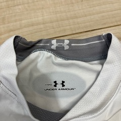 アンダーアーマー　キッズ　アンダーシャツ　YMDサイズの画像