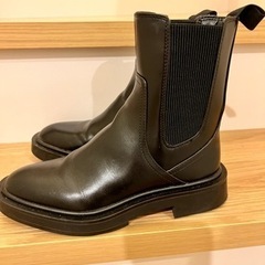 ZARA　サイドゴアミドルブーツ