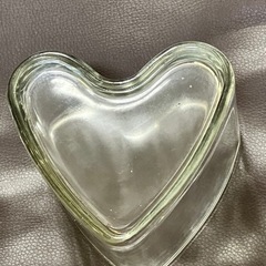 IKEAで購入　ハート型ガラス容器2つの画像