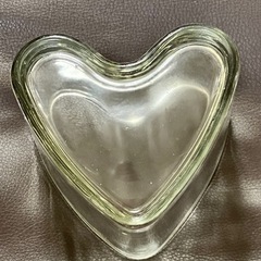 IKEAで購入　ハート型ガラス容器2つの画像