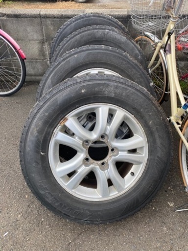 値下げ中ランクルシグナス純正　スタッドレスタイヤ