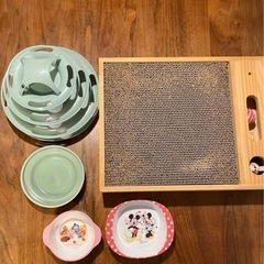 猫グッズ　猫の爪研ぎ、おもちゃ、フード皿のセット
