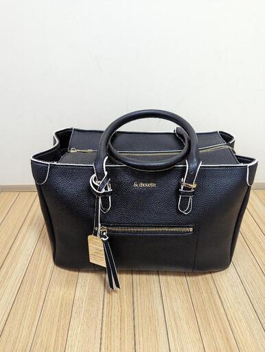＆ chouetteの黒いバッグ