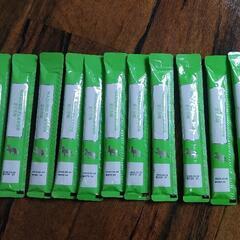 猫のエサ ペットフード 猫用おやつ まぐろ味 14g 15本あります。   の画像