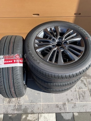 夏タイヤホイール付き、　センターキャップ、ナット付き　新車外し　新型ヴォクシー